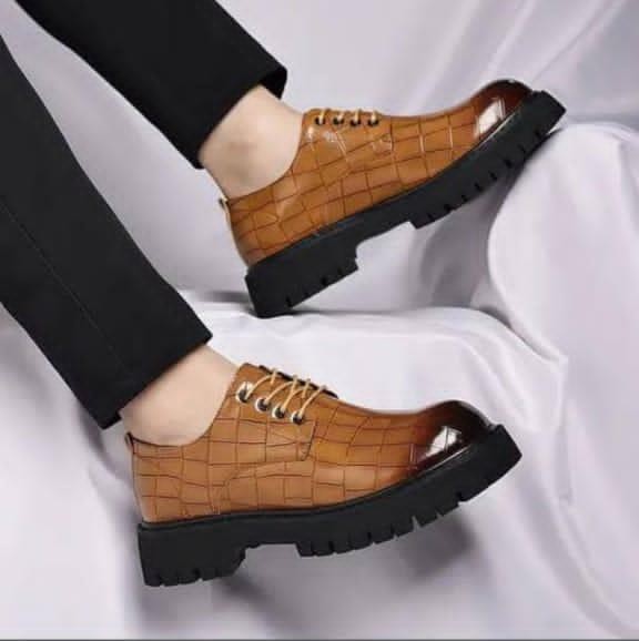 Men's Brown Crocodile-Embossed Oxford Shoes